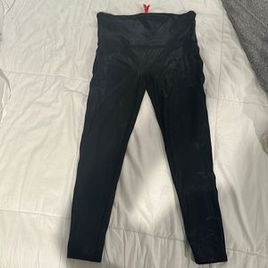 Spanx 1x petit lengt . Faux leather leggings